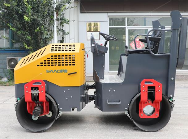 小型<font color='red'><font color='red'>壓路機(jī)</font></font>停放時(shí)，方向